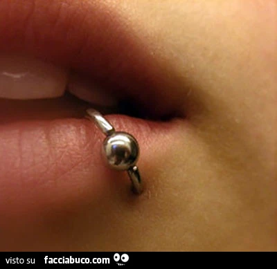 Piercing sulle labbra