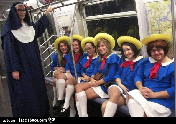 Strani travestimenti in metro. Tra cui una finta suora