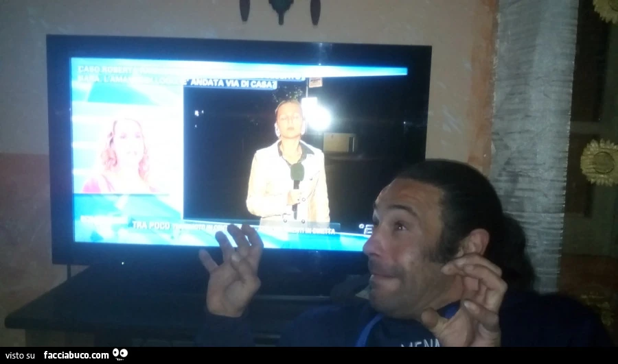 Suboku mostra il suo volto spaventato davanti la tv con Barbara D'Urso