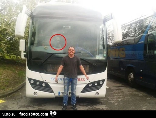 Alieno sull'autobus