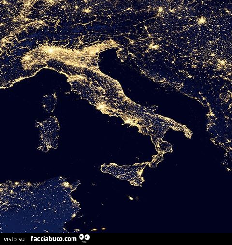 L'Italia illuminata vista dal satellite