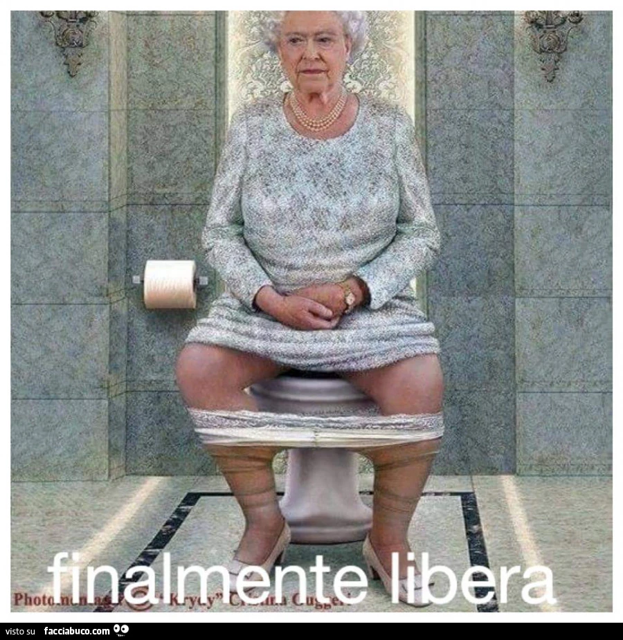 Regina Elisabetta al cesso. Finalmente libera
